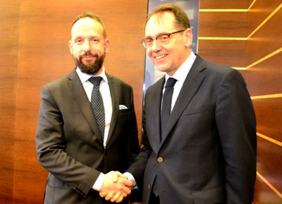 Primátor Tomáš Macura s velvyslancem Rolandem Galharaguem. Foto: René Stejskal