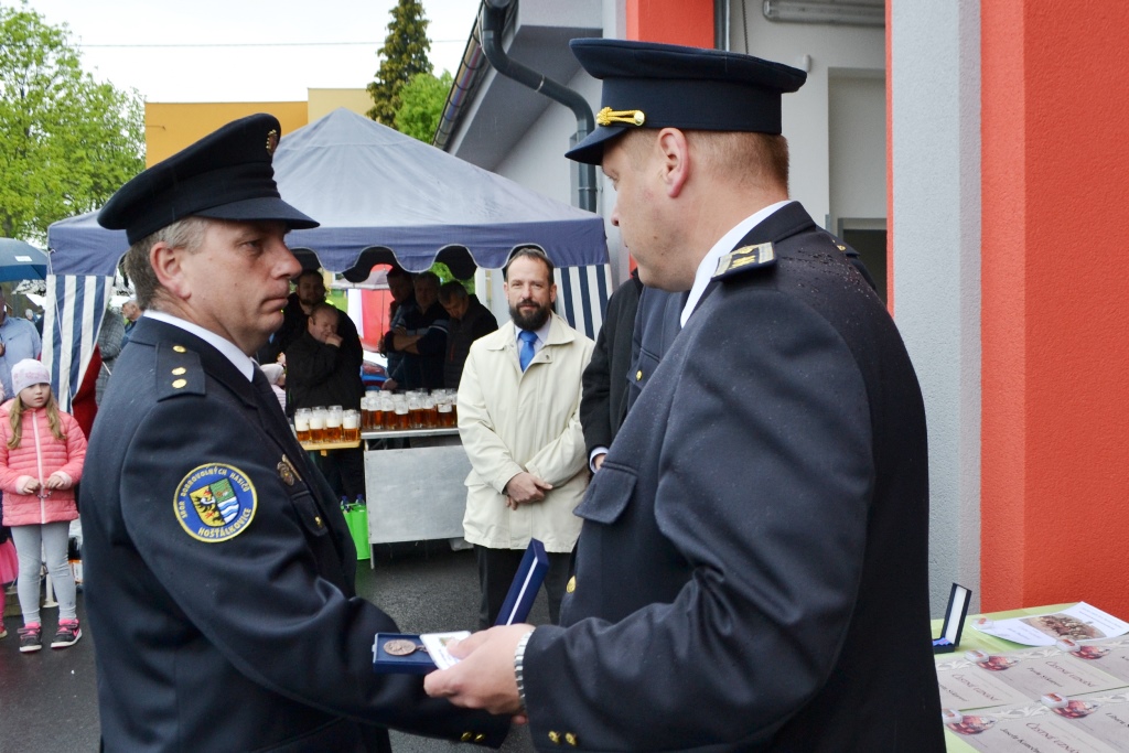 Vedení sboru ocenilo místní hasiče. 