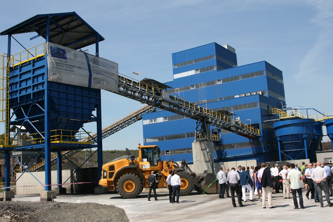 Moderní úpravárenský komplex společnosti Ostravská těžební na heřmanickém odvalu. Foto: B. Krzyžanek Moderní úpravárenský komplex společnosti Ostravská těžební na heřmanickém odvalu. Foto: B. Krzyžanek
