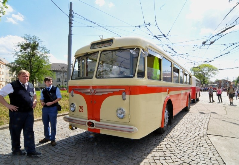 Historický trolejbus zve k projížďce Historický trolejbus zve k projížďce