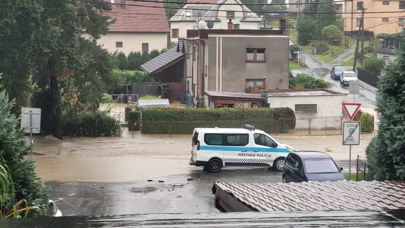 Hladiny vodních toků na Ostravsku stoupají. Došlo k prvním evakuacím Hladiny vodních toků na Ostravsku stoupají. Došlo k prvním evakuacím
