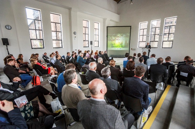Program v přednáškovém sále Compress Hall.