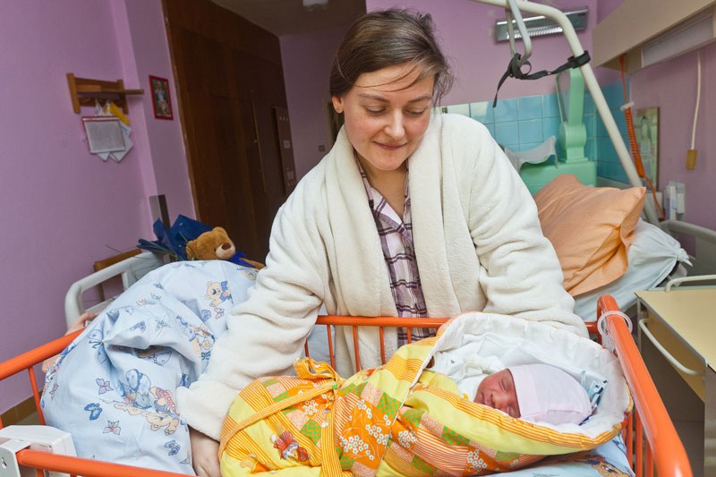 Hodinu po půlnoci se narodilo první miminko Hodinu po půlnoci se narodilo první miminko