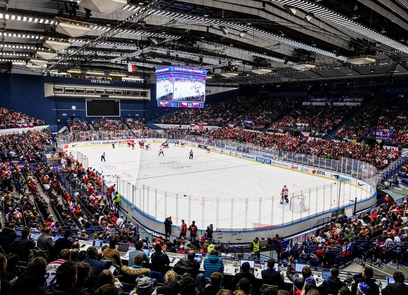 Hokejoví fanoušci si v Ostravě užívají skvělou atmosféru Hokejoví fanoušci si v Ostravě užívají skvělou atmosféru