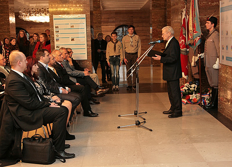 Průběh shromáždění řídil předseda ostravské pobočky KPV ČR Leo Žídek. Foto: B. Krzyžanek