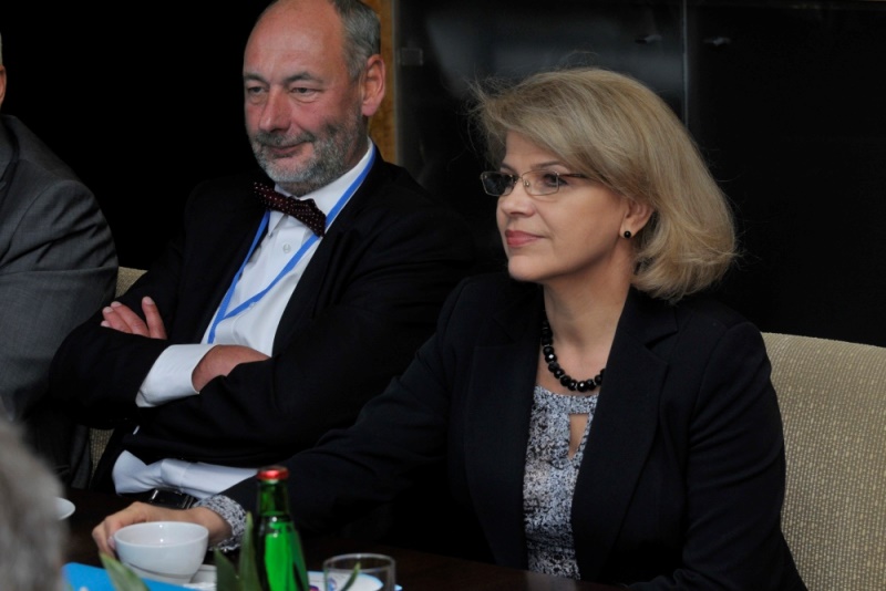 Ministr T. Malatinský a náměstkyně ministra G. Hanclewska.