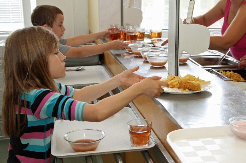 Řízek, hranolky a tatarka – nejčastější volba žáků.