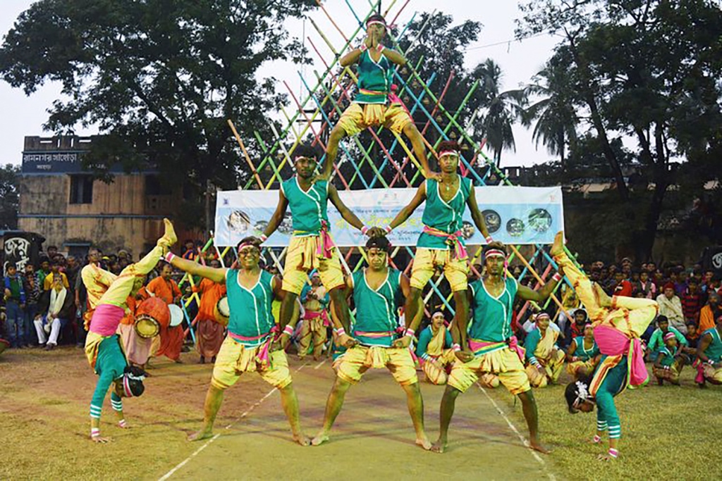 Indické uskupení Raibenzhe Dance.