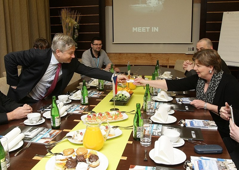 Velvyslankyně A. Kellyová a primátor P. Kajnar