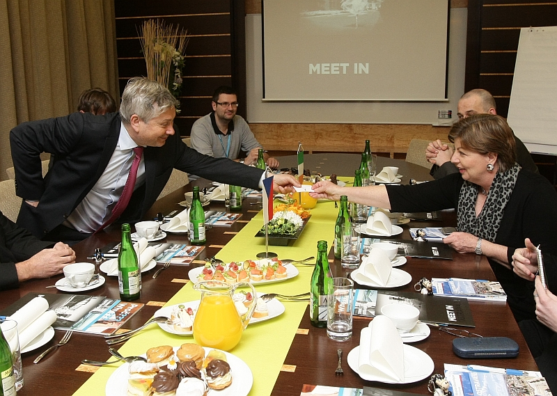 Velvyslankyně A. Kellyová a primátor P. Kajnar