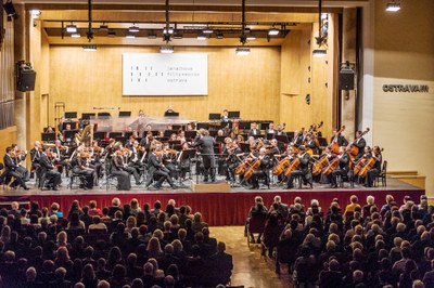 Úvodní skladbou Novoročního koncertu byly Tance z Galanty Zoltána Kodályho. Foto: Jiří Zerzoň