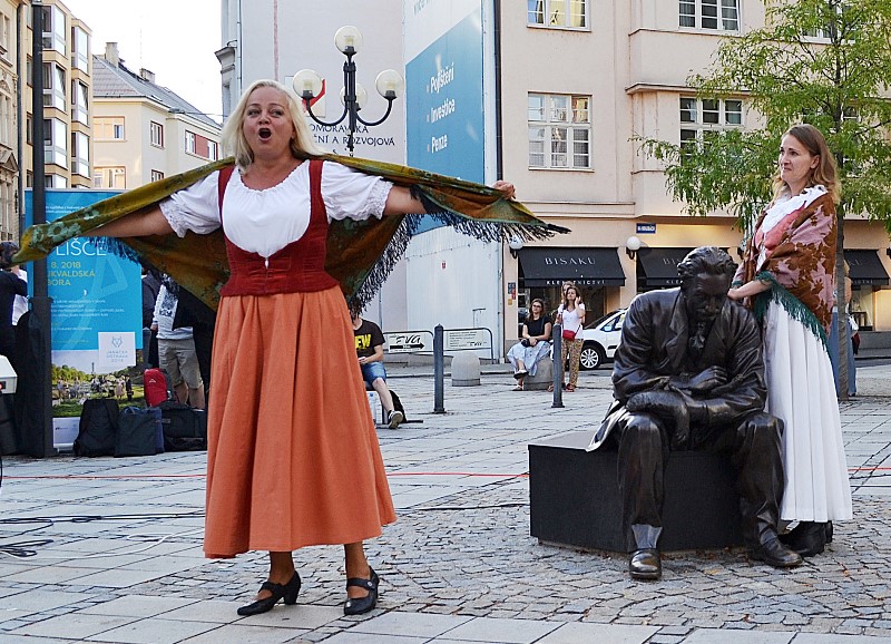 Eva Dřízgová-Jirušová (vlevo) a Anna Nitrová zazpívaly árie z Janáčkových oper. Foto: René Stejskal