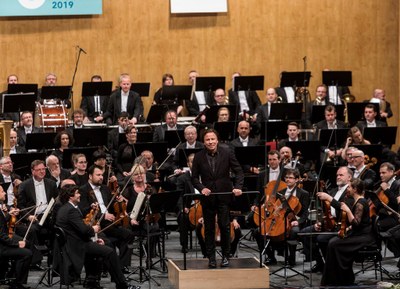 Dirigent Kristjan Järvi se Symfonickým orchestrem Českého rozhlasu zahájil letošní mezinárodní hudební festival Leoše Janáčka. Foto: Jiří Zerzoň