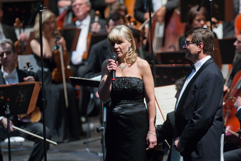 Simona Piperková a Jaromír Javůrek zahajují Janáčkův Máj