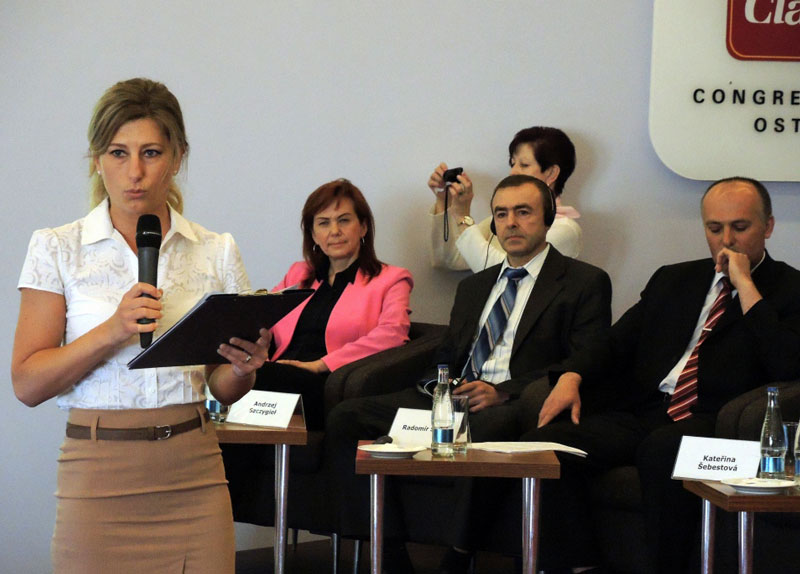 Kateřina Šebestová při úvodním projevu.