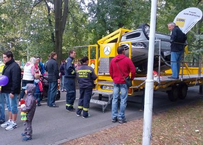 Ilustrační snímek ze seriálu akcí Jezdi bezpečně. Snímek web UAMK.