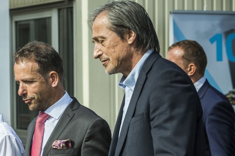 T. Macura a ministr obrany M. Stropnický. 