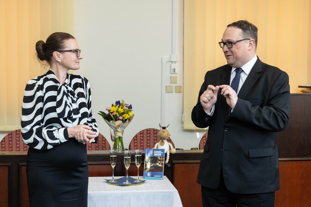 Primátor Jan Dohnal s ředitelkou AMO Hanou Šústkovou na křtu kalendária