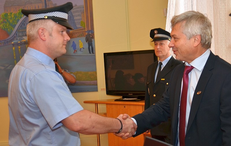 Noví strážníci skládali slib před primátorem Petrem Kajnarem