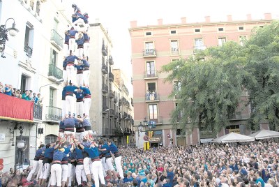Ukázka stavby lidské věže. Ilustrační foto.
