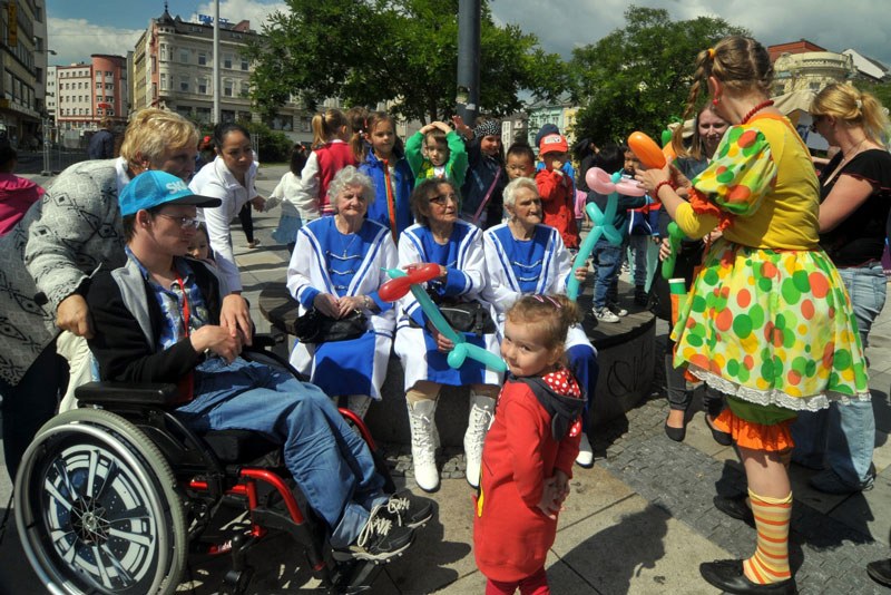 Lidé lidem – poučení i něco zábavy.