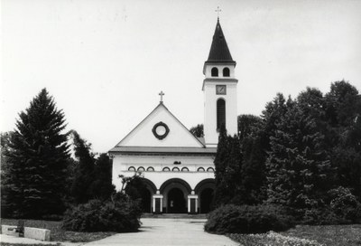 Kostel Krista Krále ve Svinově, před nímž se během župního sletu konala polní mše. Foto: AMO