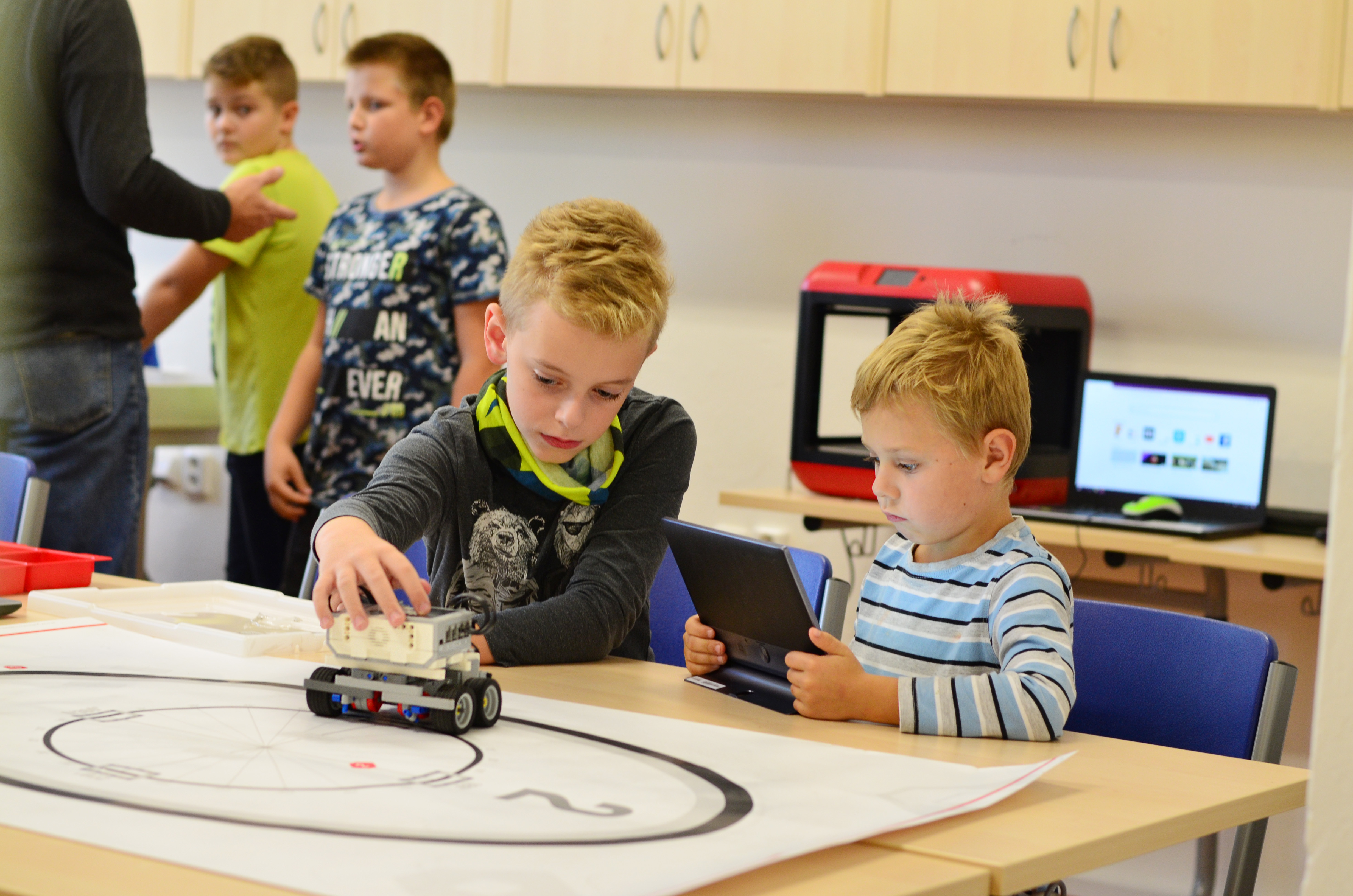 Na robotickém kroužku ve volnočasovém středisku. Foto: MMO