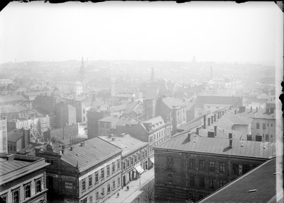 Veřejná městská knihovna a čítárna v Moravské Ostravě nedlouho po svém otevření. Foto: AMO