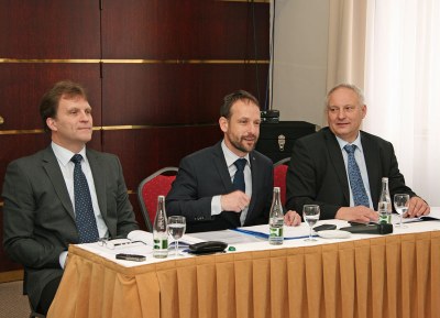 Lumír Palyza (zleva), Tomáš Macura a Zbyněk Pražák komentovali koaliční programové prohlášení vedení města Ostravy.  Foto: B. Krzyžanek 