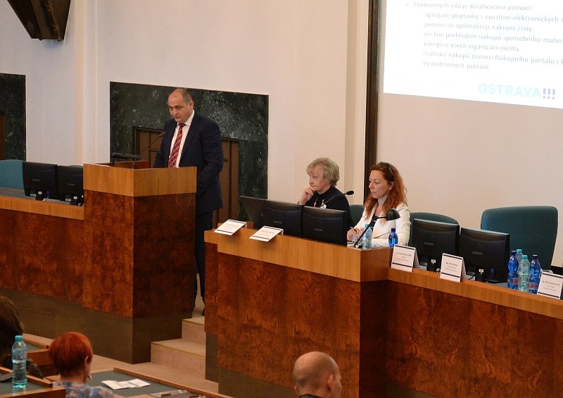 Mezi hlavní řečníky konference patřil náměstek primátora Radim Babinec.