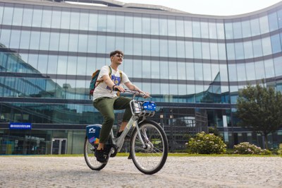 Jízda na kole ulicemi města. Foto: Nextbike