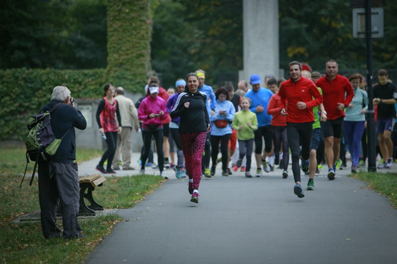 První metry na nové běžecké trati.