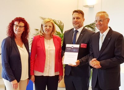 Zástupci odborné poroty RegioStars Kerstin Westphal, Corina Creţu a Lambert Van Nistelrooij s náměstkem primátora Ostravy Michalem Mariánkem (druhý zprava). Foto: MMO