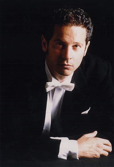 Na snímku klavírista Vittorio Bresciani