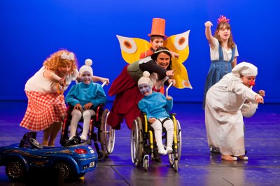 K foto: Barvy duhy rozzářily celé divadlo