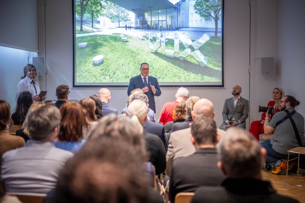 Na tiskové konferenci k projektu VOX vystoupil také ostravský primátor Jan Dohnal. Foto: Jiří Zerzoň Na tiskové konferenci k projektu VOX vystoupil také ostravský primátor Jan Dohnal. Foto: Jiří Zerzoň