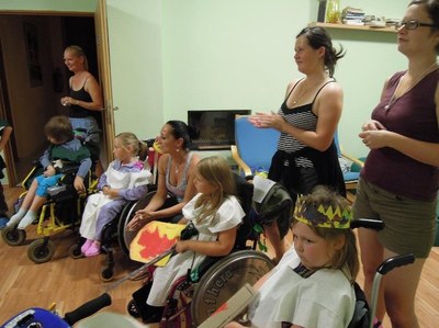 Na ilustračním snímku setkání dětí postižených SMA.