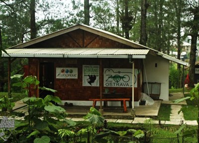Záchranné a rehabilitační centrum ochrany outloňů váhavých v Indonésii na Sumatře 