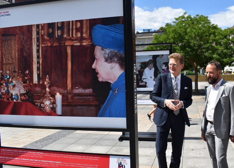 Královna Alžběta, Diana, Mick Jagger, čeští letci… Jejich snímky uvidíte na náměstí Královna Alžběta, Diana, Mick Jagger, čeští letci… Jejich snímky uvidíte na náměstí