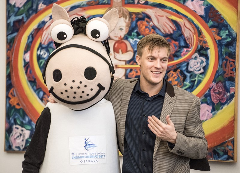 Koník Axel s ambasadorem šampionátu Tomášem Vernerem. Foto: L. Kaboň