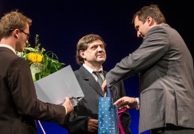 Jménem města blahopřál oceněným náměstek primátora M. Štěpánek. Ne snímku s M. Linhartem. Foto: AT