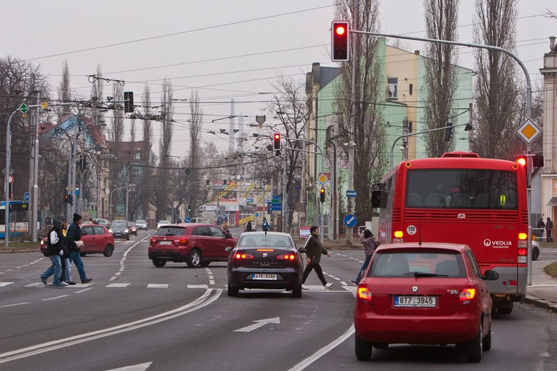 Místem přechází po "zebrách" také velké množství chodců