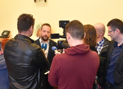 Primátor Tomáš Macura informuje novináře o opatřeních omezujících šíření koronaviru. Foto: René Stejskal 