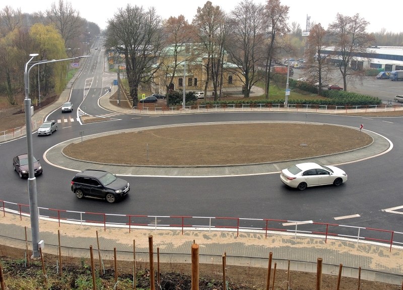 Kruhový objezd na Těšínské ulici otevřen Kruhový objezd na Těšínské ulici otevřen