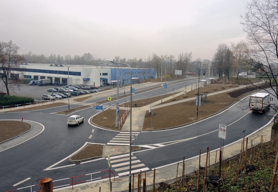 Pohled na novou okružní křižovatku