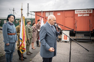 Náměstek primátora Zbyněk Pražák přivítal  Legiovlak po příjezdu do stanice. Foto: Lukáš Kaboň