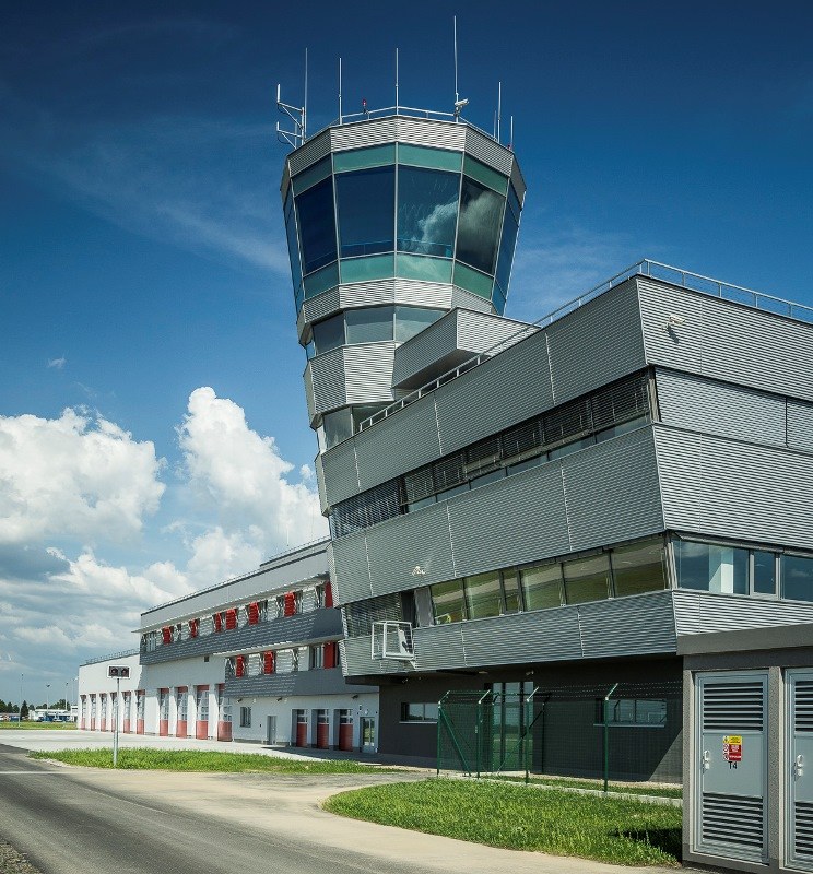 Nové provozní středisko na Letišti L. Janáčka Ostrava s řídicí věží. 