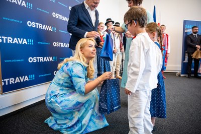 I nejmladší účastníky přivítali náměstkové Lucie Baránková a Zbyněk Pražák. Foto: Lukáš Kaboň
