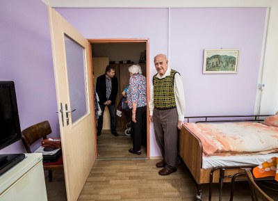V nově upravených pokojích mohou mít lidé starší nábytek, na který jsou zvyklí. Foto: J. Zerzoň
