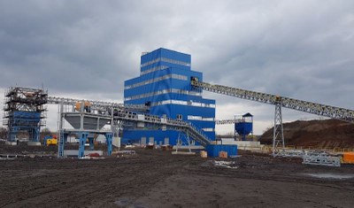 Třídící linka, která postupně rozebere celou heřmanickou haldu. 